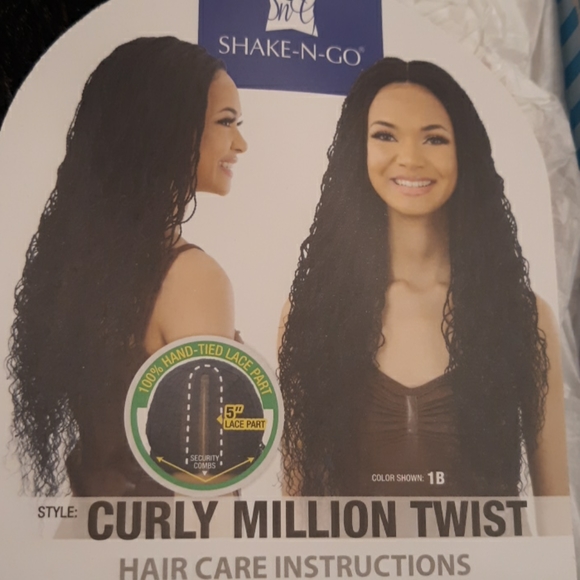 Lace wig - Picture 2 of 4